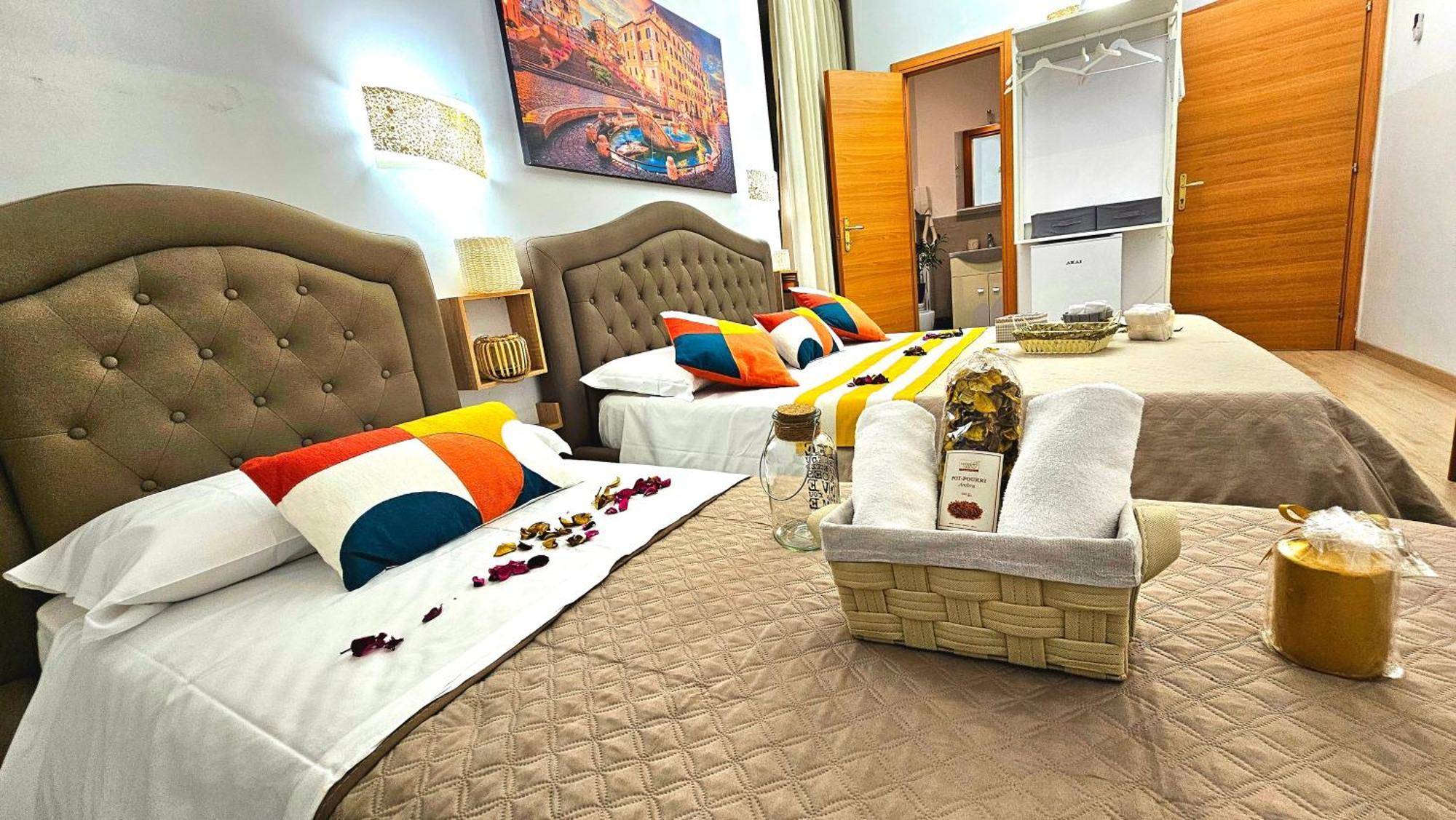 A Casa Simpatia Roma - Free Parking If You Book 4 Nights Bed & Breakfast Dış mekan fotoğraf